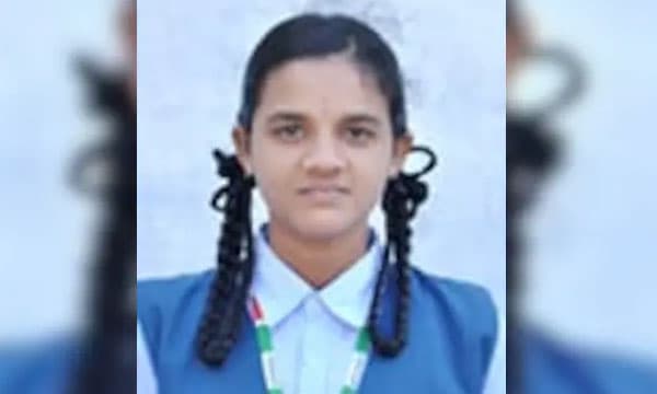 തെലുങ്കാനയില്‍ ഹൃദയാഘാതം മൂലം 16 കാരി മരിച്ചു ;  പത്താംക്ലാസ്സുകാരിയുടെ മരണം സ്‌കൂളിലേക്ക് പോകുമ്പോള്‍