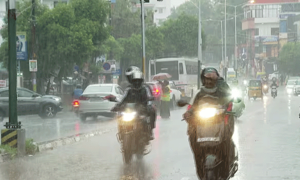 കേരളത്തിൽ നാളെ 3 ജില്ലകളിൽ മഴ മുന്നറിയിപ്പ്