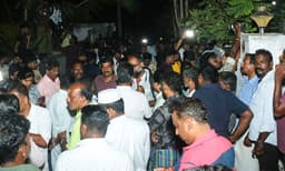 ചുറ്റികയ്ക്കുള്ള അടിയില്‍ രക്ഷപ്പെട്ടത് അമ്മ മാത്രം ; കേരളത്തെ ഞെട്ടിച്ച കൂട്ടക്കൊല നാട്ടുകാര്‍ അറിഞ്ഞത് പ്രതി കീഴടങ്ങി പോലീസ് വന്നപ്പോള്‍ മാത്രം
