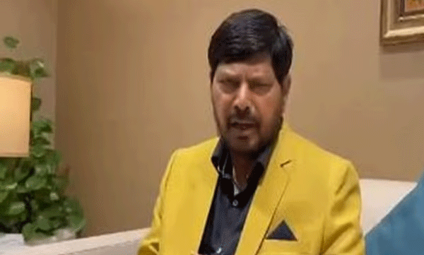  'മഹാ കുംഭമേളയില്‍ പങ്കെടുക്കാതെ താക്കറെയും ഗാന്ധി കുടുംബവും ഹിന്ദുത്വത്തെ അപമാനിച്ചു'' ; കേന്ദ്രമന്ത്രി

