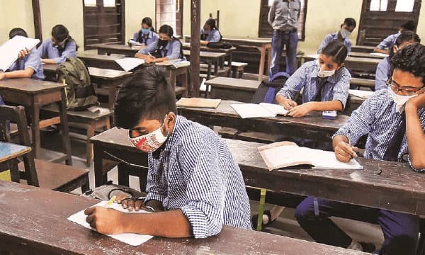 എസ്.എസ്.എല്‍.സി, ഹയര്‍ സെക്കന്‍ഡറി പരീക്ഷ ; അധ്യാപകരില്‍ നല്ലൊരു പങ്ക് 'രോഗികള്‍'; പിടിപാടുള്ളവര്‍ക്ക് പണിയെടുക്കേണ്ട