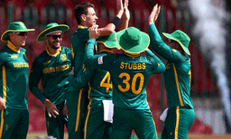 മാർകോ ജാൻസനും വിയാൻ മുൾഡറിനും   മൂന്നു വിക്കറ്റ്;  ഇംഗ്ലണ്ട്  179 ന് ഓള്‍ ഔട്ട് ,  കളി തീരുംമുൻപേ ദക്ഷിണാഫ്രിക്ക സെമി ഫൈനലിൽ