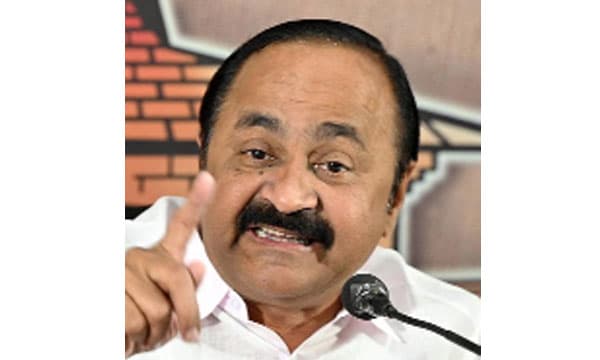 മോദിയുടേത് ഫാസിസ്റ്റ് സര്‍ക്കാരല്ലെന്ന് പറഞ്ഞത് സിപിഎം ; യെച്ചൂരിയെ വരെ ഇക്കാര്യത്തില്‍ തള്ളിയവര്‍ ; മുഖ്യമന്ത്രിക്ക് മറുപടി