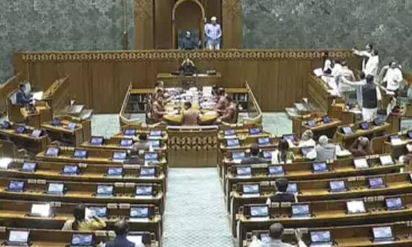 വിവിധ വിഷയങ്ങളില്‍ ചൊല്ലി തര്‍ക്കം ; ബജറ്റ് സമ്മേളനത്തിന്റെ രണ്ടാം പകുതിയില്‍ പ്രതിപക്ഷത്തിന്റെ ഇറങ്ങിപ്പോക്ക്