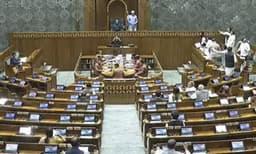 വിവിധ വിഷയങ്ങളില്‍ ചൊല്ലി തര്‍ക്കം ; ബജറ്റ് സമ്മേളനത്തിന്റെ രണ്ടാം പകുതിയില്‍ പ്രതിപക്ഷത്തിന്റെ ഇറങ്ങിപ്പോക്ക്