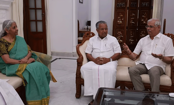 കേന്ദ്രമന്ത്രി നിര്‍മ്മല സീതാരാമനുമായി മുഖ്യമന്ത്രി കൂടിക്കാഴ്ച നടത്തി; വികസനകാര്യങ്ങളില്‍ അനുകൂല സമീപനം വേണമെന്ന് കേരളം
