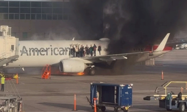 ഡെൻവർ വിമാനത്താവളത്തിൽ അമേരിക്കൻ എയർലൈൻസ് വിമാനത്തിന് തീപിടിച്ചു ;  ഞെട്ടിക്കുന്ന ദൃശ്യങ്ങള്‍ പുറത്ത്
