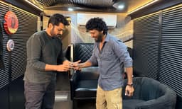 എന്നാ പിന്നെ ഐശ്വര്യമായി തുടങ്ങുകയല്ലേ, ലോകേഷിനെ കണ്ട് ഡീല്‍ ഉറപ്പിച്ച് ദില്ലി; ചിത്രങ്ങള്‍ വൈറല്‍ 
