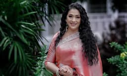 ദയവ് ചെയ്ത് എനിക്കായി പ്രാര്‍ഥിക്കണം, ഏത് നേരത്ത് എന്ത് സംഭവിക്കുമെന്ന് പറയാന്‍ കഴിയില്ല; വീഡിയോയുമായി രേഖ


