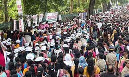 ഇന്നു മുതല്‍ നിരാഹാര സമരവുമായി ആശാവര്‍ക്കര്‍മാര്‍ ; കേന്ദ്രസഹായമില്ലാതെ വേതനവര്‍ദ്ധന നടക്കില്ലെന്ന് മന്ത്രി