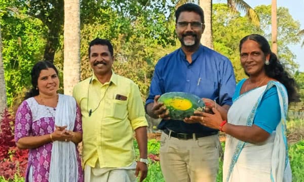 ചുട്ടു പൊള്ളുന്ന വേനലില്‍ മനം കുളിര്‍പ്പിക്കുന്ന തണ്ണിമത്തന്‍, കൂടെ ചീരയും നെല്ലും ; ഒരേക്കറില്‍ ജൈവകൃഷിയുമായി എഎസ്‌ഐ യും മെമ്പര്‍ ഭാര്യയും