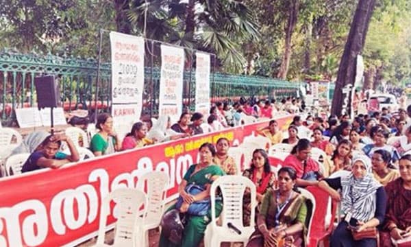 നിരാഹാരസമരം മൂന്നാം ദിവസത്തിലേക്ക് കടന്നു ; ആശാപ്രവര്‍ത്തകര്‍ തിങ്കളാഴ്ച കുട്ട ഉപവാസം നടത്തും