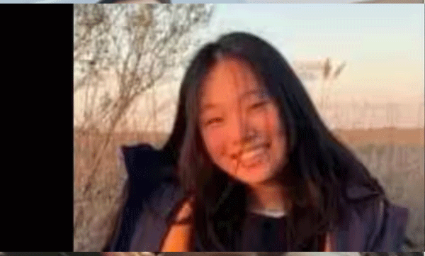 '7 വയസ് മുതൽ യുഎസിൽ, സ്ഥിരതാമസ അനുമതിയുണ്ടായിട്ടും നാടുകടത്താൻ നീക്കം'; 21കാരിയായ വിദ്യാർത്ഥിനി കോടതിയിൽ