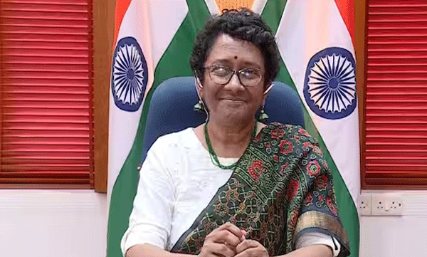 മക്കൾ കറുത്തുപോയാൽ തീർന്നു എന്ന് കരുതുന്നവർ ഉണ്ട്; ആ ചിന്താഗതി പൊളിക്കണം; ചീഫ് സെക്രട്ടറി ശാരദ മുരളീധരൻ