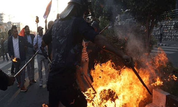  നേപ്പാളിൽ രാജഭരണം പുനഃസ്ഥാപിക്കണം എന്നാവശ്യപ്പെട്ട് തലസ്ഥാനമായ കാഠ്‌മണ്ഡുവിൽ  കലാപം