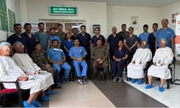 ഗവർണർ ഇടപെട്ടു; വിമുക്തഭട കുടുംബങ്ങൾക്ക് കാഴ്ചയുടെ വെളിച്ചം നൽകി കരസേനാ ഡോക്ടർമാർ