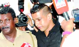 നടിയെ ആക്രമിച്ചത് ഒന്നരക്കോടിയുടെ ക്വട്ടേഷന്‍ ; ഏല്‍പ്പിച്ചത് ദിലീപെന്ന് പള്‍സര്‍സുനി ; നിര്‍ദേശം ബലാത്സംഗം ചെയ്യാനും ദൃശ്യം പകര്‍ത്താനും