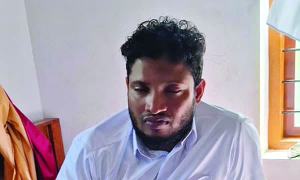 വീട്ടിലെ പ്രസവത്തിനിടെ ചികിത്സ ലഭിക്കാതെ യുവതി മരിച്ചു ; ചോരക്കുഞ്ഞുമായി ആശുപത്രിയില് പോകാതെ ആംബുലന്സില് 140 കി.മീ. സഞ്ചരിച്ചു