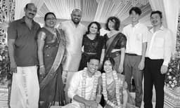 പിങ്ക് നിറത്തിലുള്ള പട്ടുസാരിയുടുത്ത് കേരളീയ വേഷത്തില്‍ മണ്ഡപത്തില്‍ സെന ; ആറാട്ടുപുഴ സ്വദേശിയായ യുവാവിന് വധു ജപ്പാനില്‍ നിന്നും 