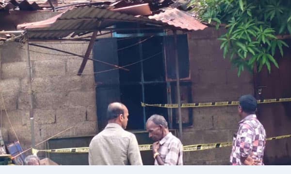 തീഗോളം റോഡിലേക്ക് ഓടിയെത്തി വീണു ; വീടിനുള്ളില്‍ വെന്തുമരിച്ച് സീതമ്മയുടെ മൃതദേഹം ; പൊള്ളലേറ്റ് അല്‍പ്പജീവനുമായി സത്യപാലന്‍