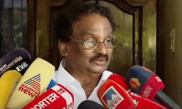 ഇങ്ങോട്ട് പുരാണത്തിലെ കർണനെങ്കിൽ അങ്ങോട്ട് വടക്കൻ പാട്ടിലെ ഉണ്ണിയാർച്ച! ദിവ്യ എസ് അയ്യരെ വാഴ്ത്തി ബാലൻ