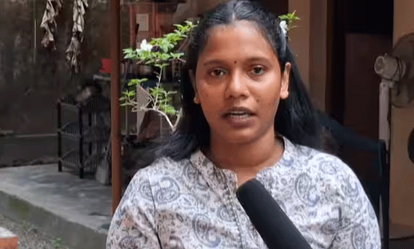 മഹിളാ അസോസിയേഷൻ നേതാവ് ജാതി അധിക്ഷേപം നടത്തിയെന്ന് പരാതി; സിപിഎം ഓഫീസ് ജീവനക്കാരിയെ ചുമതലകളിൽ നിന്ന് നീക്കി