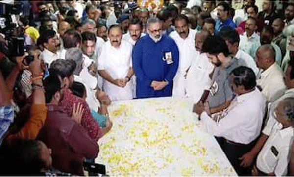 കശ്മീരിൽ ഭീകരാക്രമണത്തിൽ കൊല്ലപ്പെട്ട എൻ രാമചന്ദ്രന്റെ മൃതദേഹം നെടുമ്പാശ്ശേരി വിമാനത്താവളത്തിൽ എത്തിച്ചു: 250 പേർ കസ്റ്റഡിയിലുണ്ടെന്ന് റിപ്പോർട്ട്