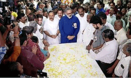കശ്മീരിൽ ഭീകരാക്രമണത്തിൽ കൊല്ലപ്പെട്ട എൻ രാമചന്ദ്രന്റെ മൃതദേഹം നെടുമ്പാശ്ശേരി വിമാനത്താവളത്തിൽ എത്തിച്ചു: 250 പേർ കസ്റ്റഡിയിലുണ്ടെന്ന് റിപ്പോർട്ട്