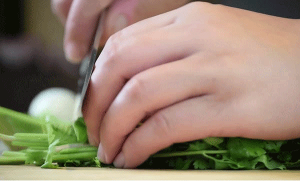 കഴിഞ്ഞ 10 വര്‍ഷമായി കഴിക്കുന്നത് ഹോട്ടല്‍ ഭക്ഷണം: വീട്ടില്‍ പാചകം ചെയ്ത് സമയം കളയാന്‍ താത്പര്യമില്ലെന്ന് യുവതി 
