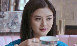 പ്രശസ്തിയും ഗ്ലാമറസ് ജീവിതവുമല്ല, സന്തോഷവും സംതൃപ്തിയുമാണ് വലുത്: അഭിനയം ഉപേക്ഷിച്ച് ഹോട്ടല്‍ ജീവനക്കാരിയായ നടി 
