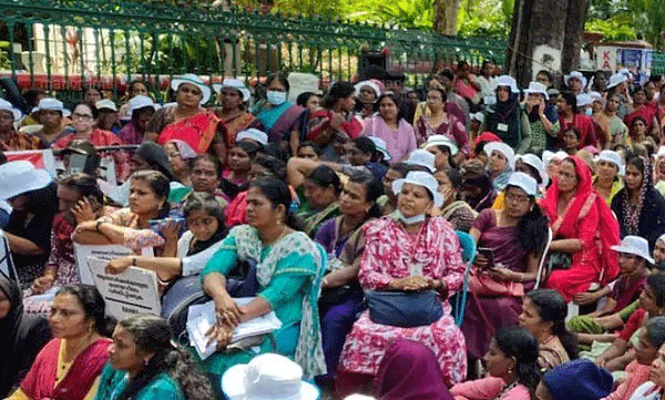 ആശ വര്‍ക്കര്‍മാര്‍ നിരാഹാര സമരം അവസാനിപ്പിച്ചു; രാപകല്‍ സമരം തുടരും