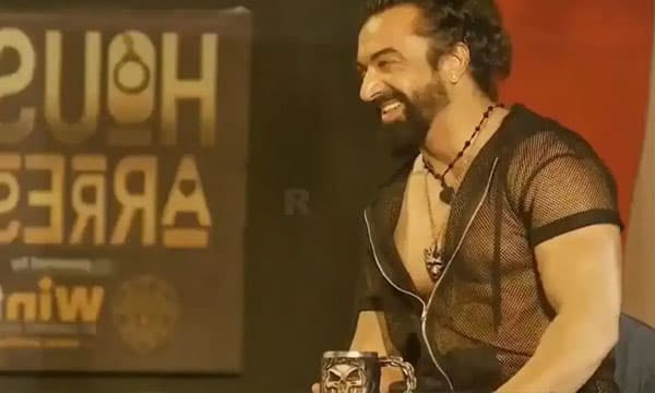  റിയാലിറ്റിഷോയില്‍ ‘കാമസൂത്ര സെക്സ് പൊസിഷന്‍’ ; പ്രക്ഷേപണ മന്ത്രാലയത്തിനെതിരേ ശിവസേന