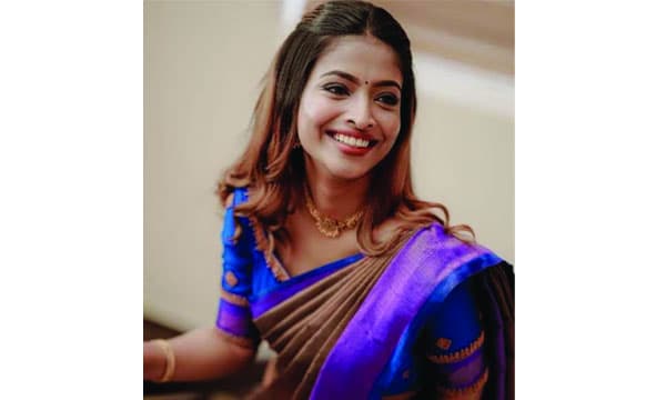 കാര്ത്തിക പ്രദീപിന്റെ എം.ബി.ബി.എസ് ബിരുദം വ്യാജമെന്നു സൂചന ; വിദേശജോലി വാഗ്ദാനം ചെയ്ത് സംസ്ഥാനത്ത് 100 പേരെ തട്ടിപ്പിനിരയാക്കി