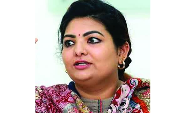 മലയാള സിനിമയെ നിയന്ത്രിക്കുന്നത് തമിഴ്‌നാട്ടിലെ വട്ടി പലിശക്കാരും ദാവൂദിന്റെ പഴയ അനുയായിയും ; വിവാദ വെളിപ്പെടുത്തലുമായി
സാന്ദ്ര തോമസ്