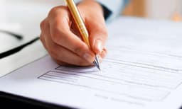 അക്ഷയാസെന്ററില്‍ നിന്നുള്ള വ്യാജ അഡ്മിറ്റ് കാര്‍ഡുമായി നീറ്റ് പരീക്ഷ എഴുതാനെത്തി ; വിദ്യാര്‍ഥിയെയും ഒപ്പമുണ്ടായിരുന്ന അമ്മയെയും പോലീസ് കസ്റ്റഡിയില്‍ എടുത്തു