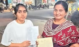 വിവാഹത്തോടെ പൊലിഞ്ഞ ഡോക്ടര്‍സ്വപ്‌നം പൊടിതട്ടിയെടുത്തു ; നഴ്‌സായി അമ്മ മകള്‍ക്കൊപ്പം നീറ്റ് പരീക്ഷയെഴുതി