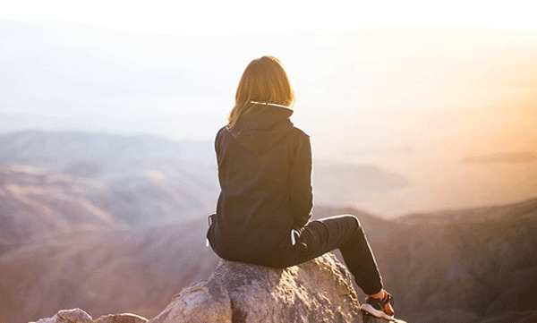 ' കരച്ചില്‍ നിര്‍ത്തൂ': ഓഫീസ് ബാത്ത്‌റൂമില്‍ സ്റ്റിക്കര്‍ ഒട്ടിച്ച് യുവതി, പിന്നാലെ പിരിച്ചുവിട്ട് കമ്പനി
