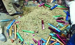 200 സൈക്കിള്‍ പമ്പുകള്‍ക്കകത്ത് കുത്തിനിറച്ച് കൊണ്ടുവന്നത് 24 കിലോ കഞ്ചാവ് ;  ട്രെയിനിലും ബസിലും മറികടന്നു, ഓട്ടോയില്‍ വെച്ച് കുടുങ്ങി