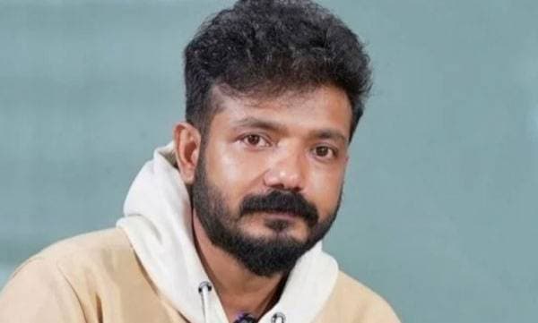 ലഹരി അടിച്ച് ക്യാമറയുടെ മുന്നില്‍ വന്ന് ഈ പണി ചെയ്യാന്‍ പറ്റുമോയെന്ന് എനിക്ക് സംശയമുണ്ട്; ശ്രീനാഥ് ഭാസി
