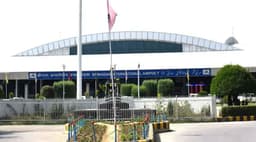 സുരക്ഷയെക്കുറിച്ചുള്ള കരുതല്‍ : എയര്‍ ഇന്ത്യയും ഇന്‍ഡിഗോയും  7 നഗരങ്ങളിലേക്കുള്ള വിമാനങ്ങള്‍ റദ്ദാക്കി