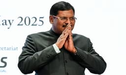 ചീഫ് ജസ്റ്റീസായി ബി.ആര്‍ ഗവായ് സ്ഥാനമേറ്റു ; രാഷ്ട്രപതി ഭവനില്‍ നടന്ന ചടങ്ങില്‍ സത്യപ്രതിജ്ഞ ചെയ്തു