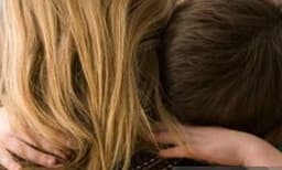 ആണ്‍സുഹൃത്തിനോട് ഫോണില്‍ സംസാരിക്കുന്നത് ചോദ്യംചെയ്തു ; പത്തുവയസുകാരന്റെ ദേഹത്ത് ചായപ്പാത്രം കൊണ്ട് അമ്മ പൊള്ളിച്ചു