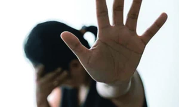 ശാന്തിക്കാരന്റെ നഗ്നതാപ്രദര്‍ശനം സമൂഹത്തെ അറിയിച്ചു ; വിധവയായ തത്കാലിക ജീവനക്കാരിക്ക് ദേവസ്വം ബോര്‍ഡിന്റെ തൊഴില്‍ വിലക്ക്!