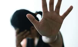 ശാന്തിക്കാരന്റെ നഗ്നതാപ്രദര്‍ശനം സമൂഹത്തെ അറിയിച്ചു ; വിധവയായ തത്കാലിക ജീവനക്കാരിക്ക് ദേവസ്വം ബോര്‍ഡിന്റെ തൊഴില്‍ വിലക്ക്!