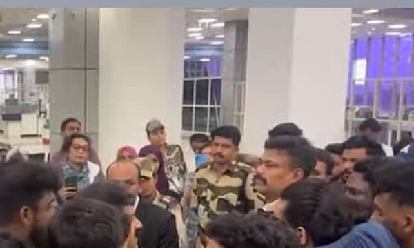 സ്‌പൈസ് ജെറ്റിന്റെ യാത്ര വൈകുന്നു ;   കരിപ്പൂരില്‍ യാത്രക്കാര്‍ പ്രതിഷേധത്തില്‍