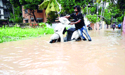 പ്രളയഭീതിയൊഴിഞ്ഞു, കുട്ടനാട്ടിലെ ദുരിതം മാറാന്‍ ദിവസങ്ങള്‍ വേണ്ടിവരും; ജില്ലയില്‍ ഇന്നലെ 9 വീടുകള്‍ പൂര്‍ണമായും 222 ഭാഗികമായും തകര്‍ന്നു