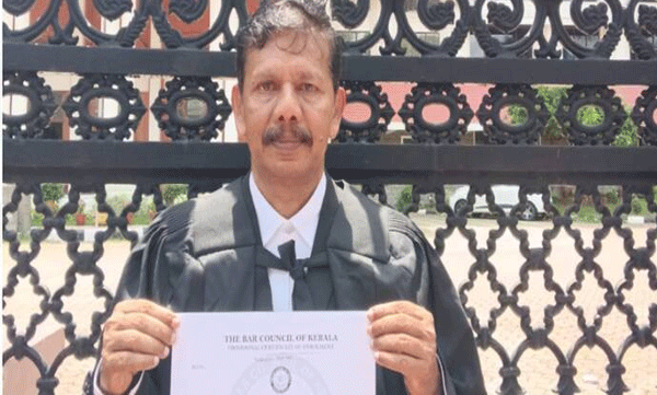 ആലപ്പുഴ - അമ്പലപ്പുഴ കോടതികളുടെ ചരിത്രത്തിലാദ്യം ;  'അഡ്വക്കേറ്റ് ക്ലാർക്ക്', സുരേഷ് ഇനി അഭിഭാഷകനായി കോടതിയെത്തും