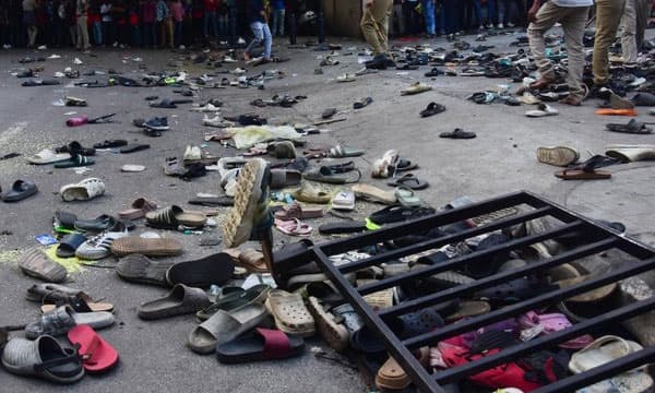 35,000 പേര്‍ക്കുള്ള സ്റ്റേഡിയത്തില്‍ എത്തിയത് 2 ലക്ഷം പേര്‍ ; സൗജന്യടിക്കറ്റുണ്ടെന്ന പ്രചരണം തിരക്ക് കൂട്ടി