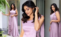 ലക്സ് സോപ്പിന്റെ പരസ്യമോഡൽ പോലെ തോന്നിയെന്ന് അഭിരാമി; ലക്സല്ല സന്തൂർ പരസ്യമോഡൽ; പ്രായം ശരിക്കും റിവേഴ്‌സ് ഗിയറിലെന്ന് ആരാധകർ 