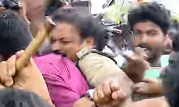 വിദ്യാഭ്യാസ മന്ത്രി പങ്കെടുക്കുന്ന പരിപാടി ; എസ്എഫ്‌ഐ - യുവമോര്‍ച്ച പ്രവര്‍ത്തകര്‍ തമ്മില്‍ ഏറ്റുമുട്ടി